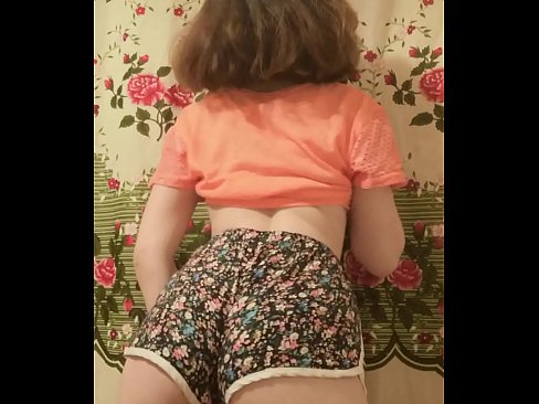 ❤️ Seksikäs nuori beibi riisuu shortsinsa kameran edessä Venäläinen porno at us fi.dickies-shop.ru