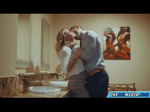 ❤️ Kun povekas blondi viettelee sinut julkisessa vessassa Venäläinen porno at us fi.dickies-shop.ru